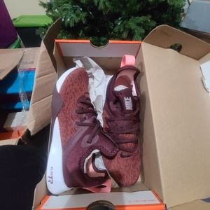 Nike Foundation Elite size 6 NEW